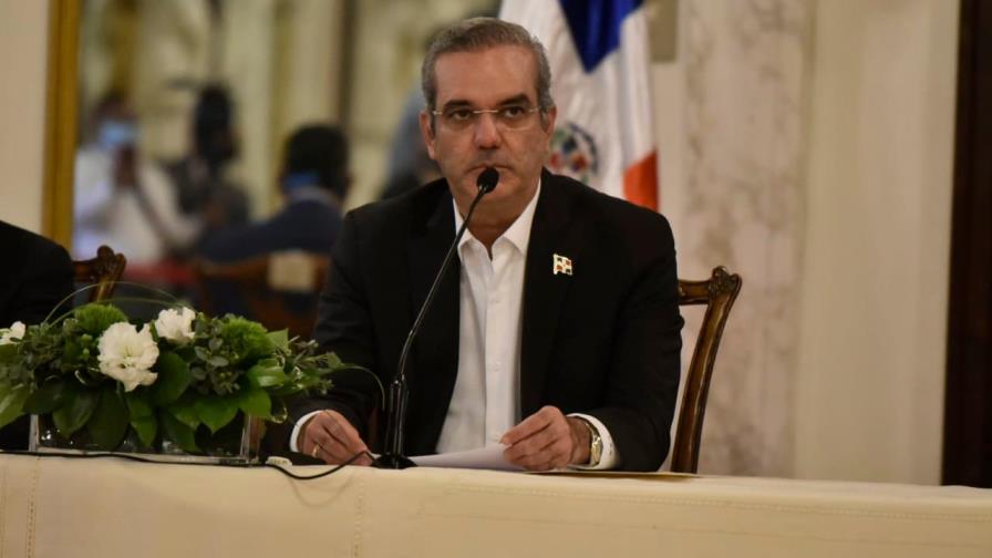 Luis Abinader designa a dos asesores honoríficos