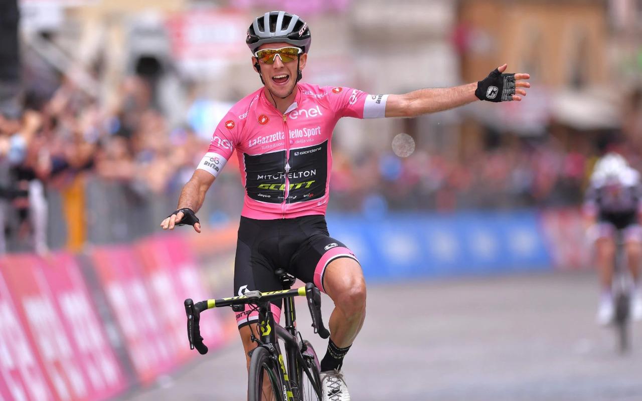 Simon Yates gana en solitario y logra el liderato en la Tirreno-Adriático