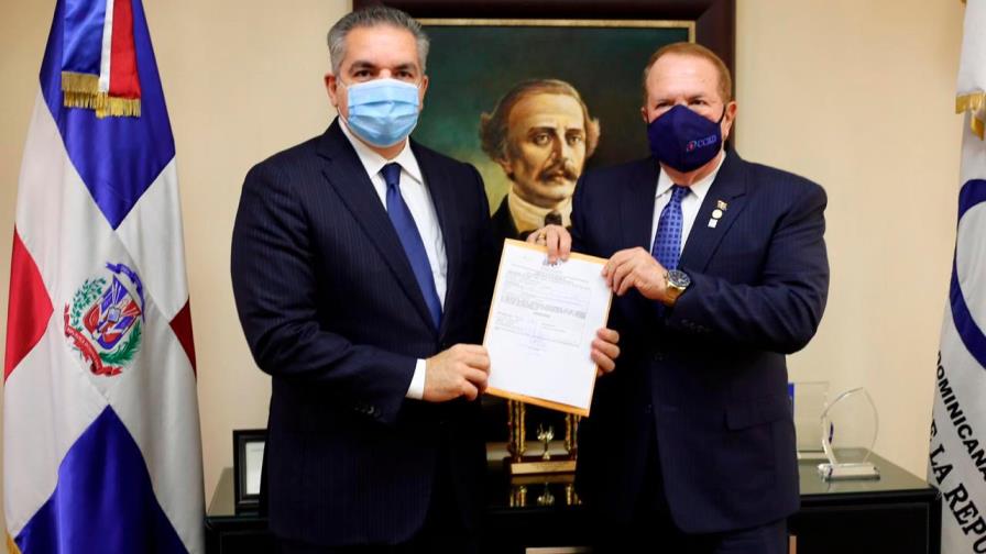 Neney Cabrera deposita declaración jurada de bienes en Cámara de Cuentas