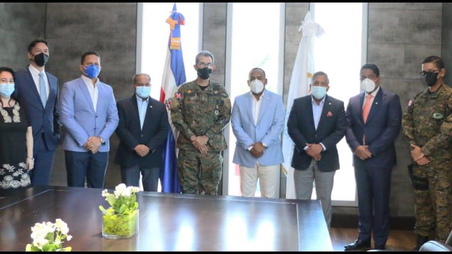 Departamento Aeroportuario y Ministerio de Defensa acuerdan mejorar seguridad en sistema aeroportuario del país Departamento Aeroportuario y Ministerio de Defensa acuerdan mejorar seguridad en sistema aeroportuario del país