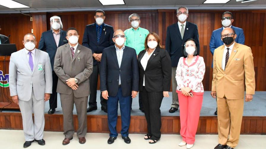 Ministro de Salud se reúne con decanos de medicina de varias universidades Ministro de Salud se reúne con decanos de medicina de varias universidades