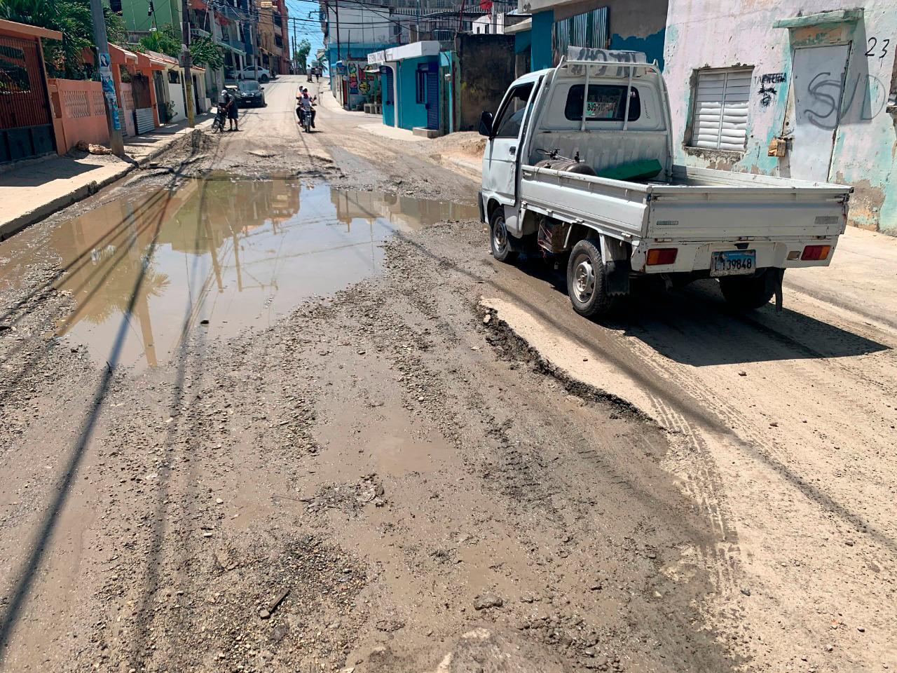 Los vehículos transitan con suma dificultad.