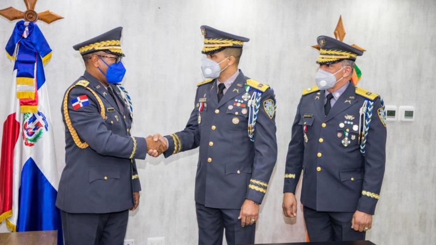 Director de la Policía juramenta a nuevo titular de la Digesett