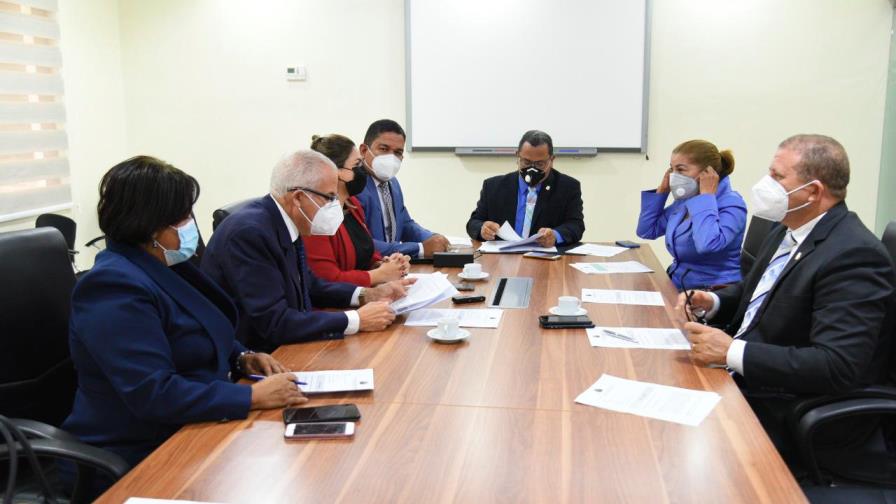 Comisión diputados aprueba resolución crea registro donante de plasma de los que superaron Covid-19