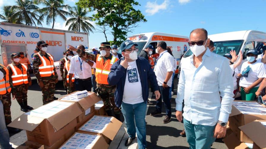 MOPC y el SNS inician la entrega de 300 mil mascarillas en los puestos de peaje