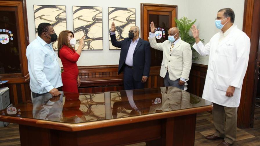Juramentan directores y subdirectoras hospitales del Distrito Nacional y Monte Plata 