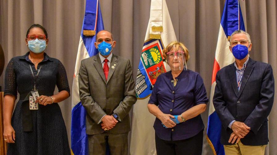 Ayuntamiento SDE y DNCD trabajarán en barrios para combatir drogas