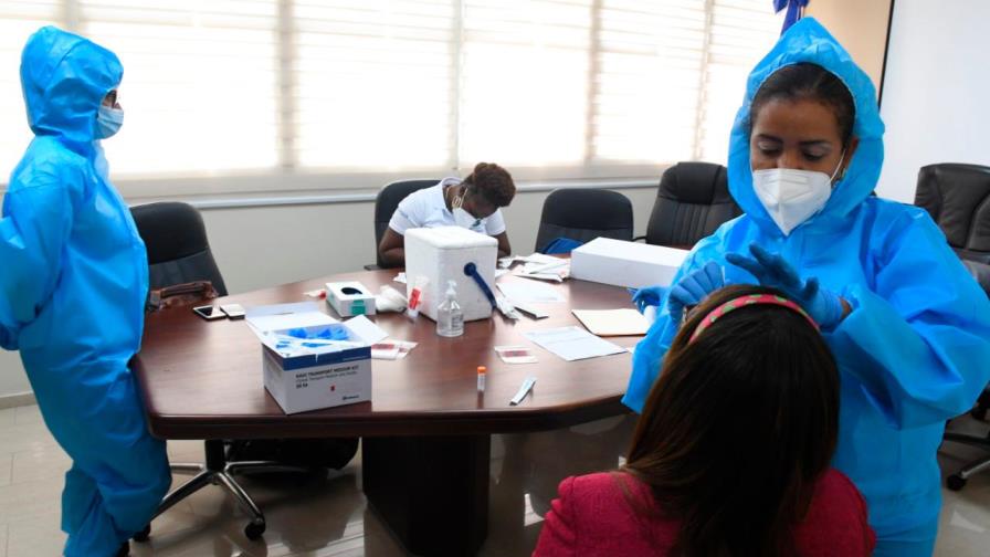 Realizan pruebas de COVID-19 a todo el personal del Ministerio de Interior y Policía