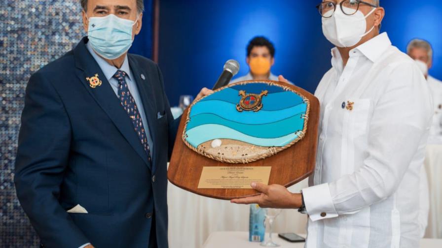 Náutico de Santo Domingo reconoce como Director Emérito a don Miguel Ángel Roig