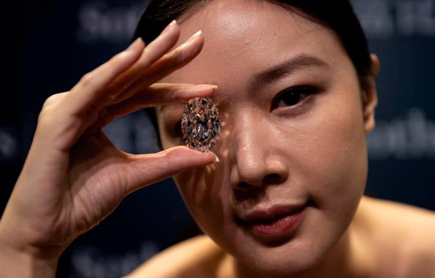 Subastan un diamante “perfecto” de 102 quilates por 11,4 millones de euros