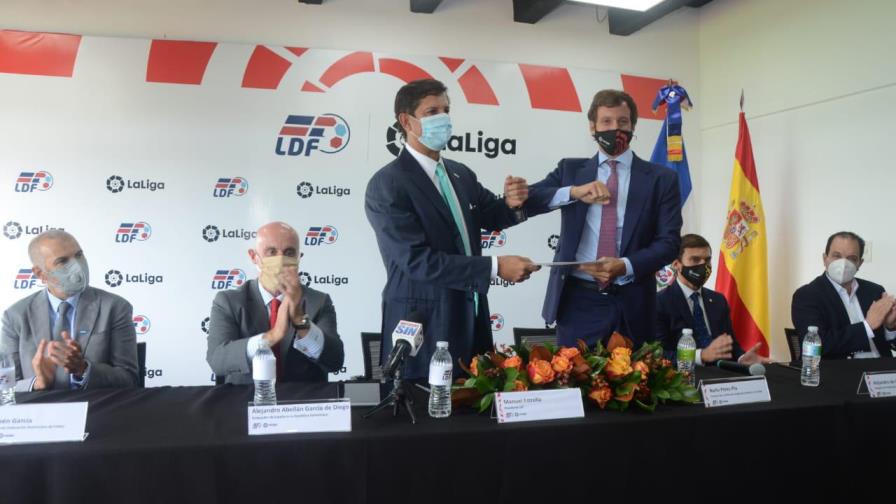 El fútbol dominicano y el español firman acuerdo de cooperación