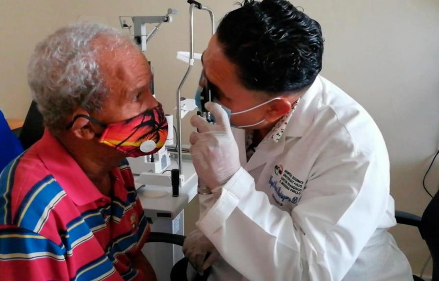 Hospital Moscoso Puello asiste a casi dos mil pacientes con problemas visuales