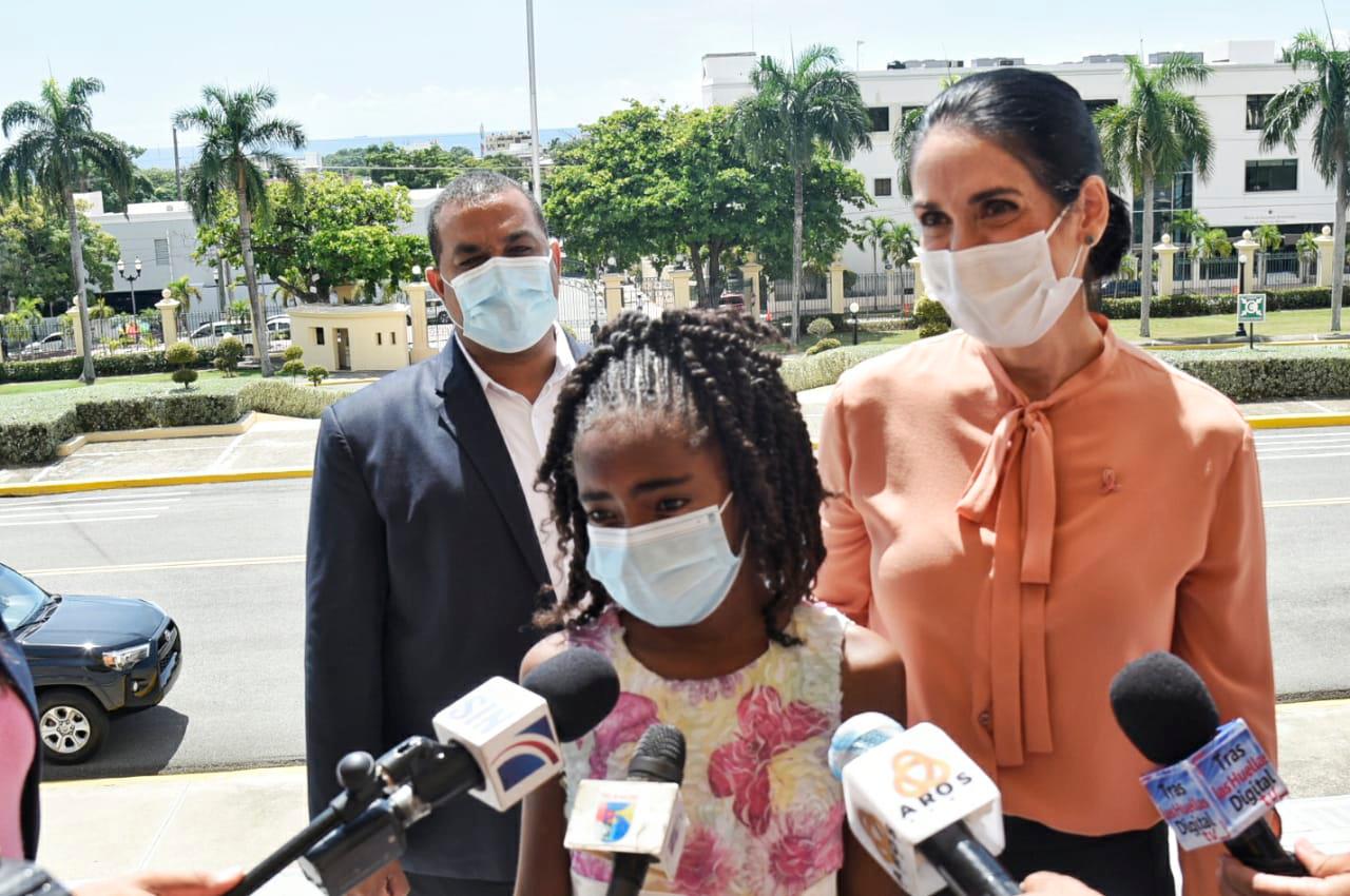 La menor trabajará este viernes junto a la primera dama, Raquel Arbaje.