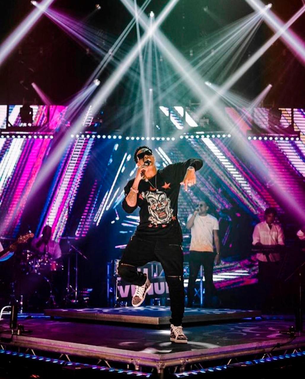 El cantante urbano Secreto durante el concierto. Fuente externa