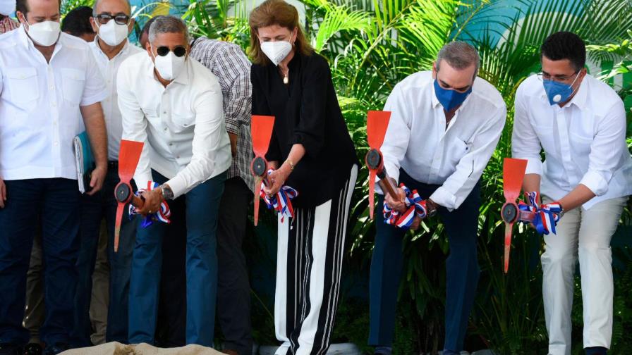 Luis Abinader inicia dos obras y anuncia otras en Puerto Plata 