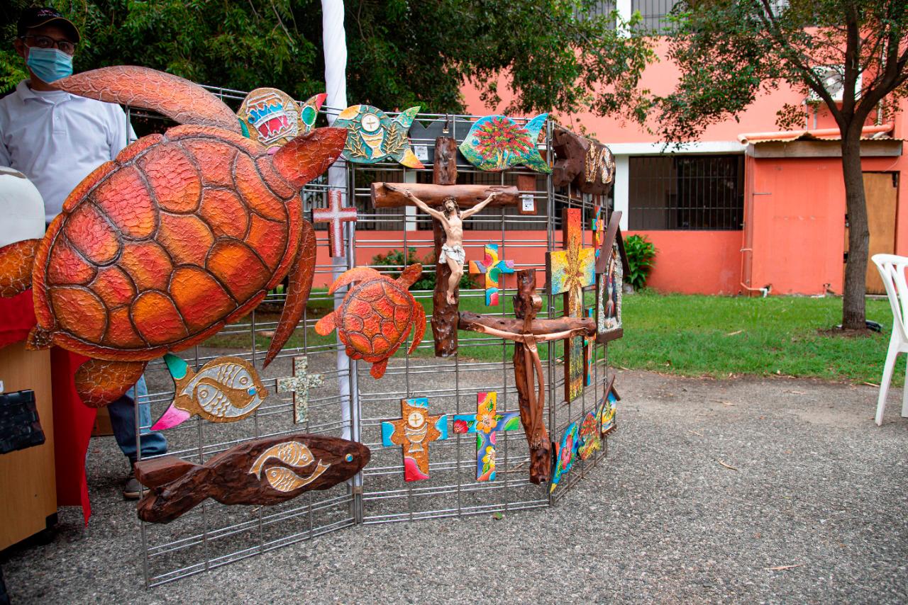 Artículos realizados con materiales desechabes.