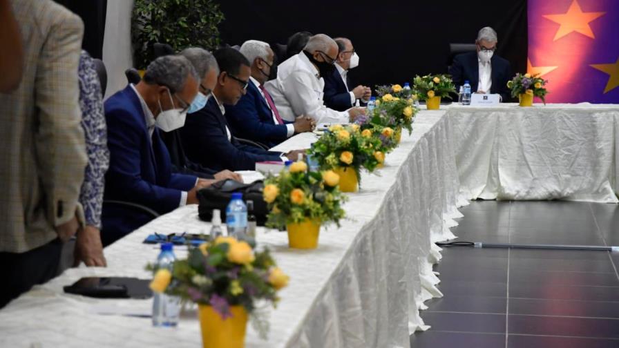 Equipo técnico de Danilo Medina dice presidente Abinader y su equipo se contradicen 