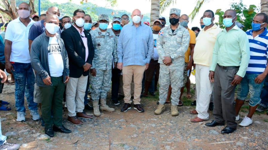 Senador Pedro Catrain presenta plan para organizar la pesca en Samaná