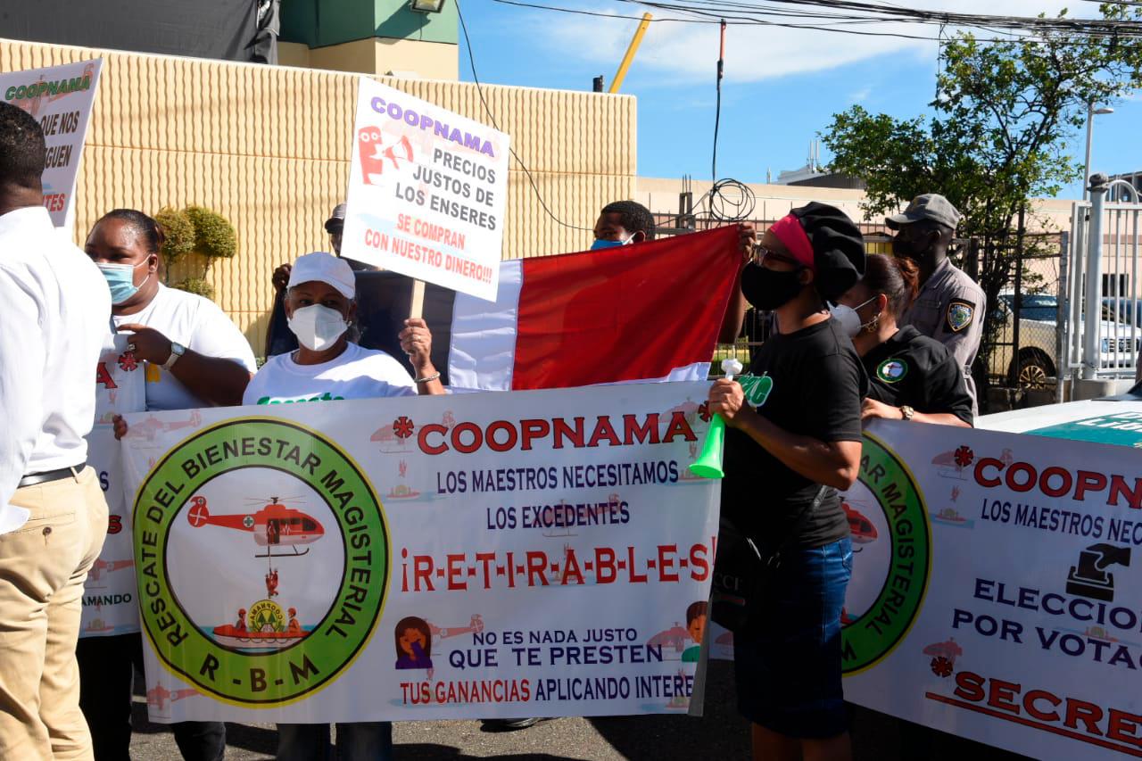 Miembros del grupo  Rescate al  Bienestar Magisterio.