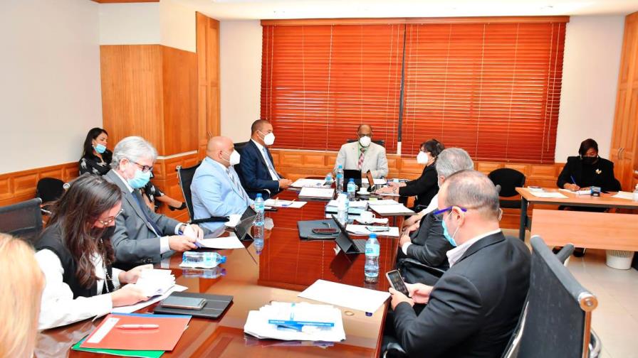 Senadores se reúnen con representantes de colegios privados por pago de reinscripción Senadores se reúnen con representantes de colegios privados por pago de reinscripción