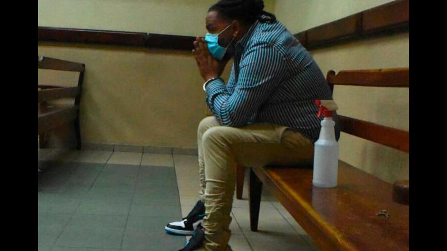 Presentación periódica a conductor que arrestaron junto a cantante Nene Amenazzy