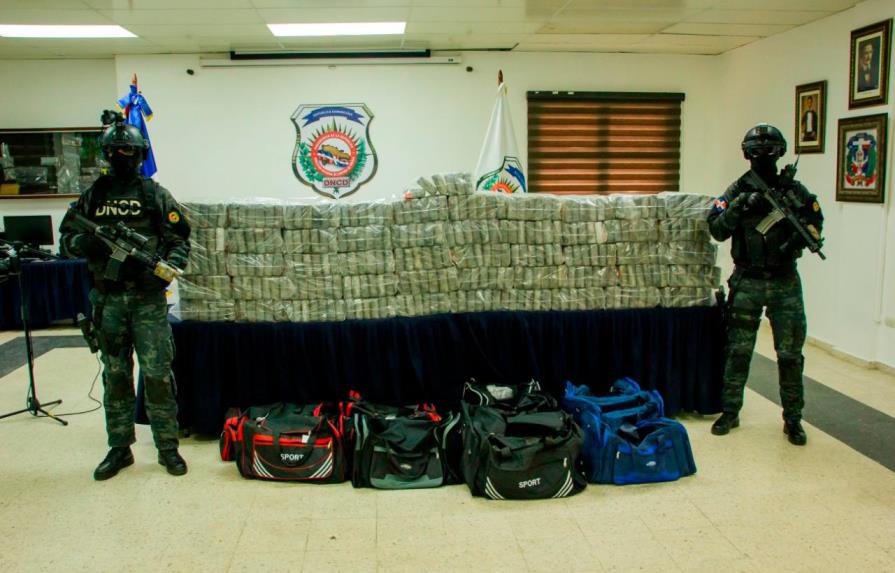 En medio de tiroteo autoridades decomisan 306 paquetes de droga en puerto Caucedo 