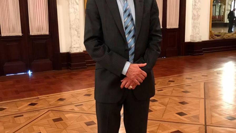 Viceministro de salud anuncia dio positivo al COVID-19