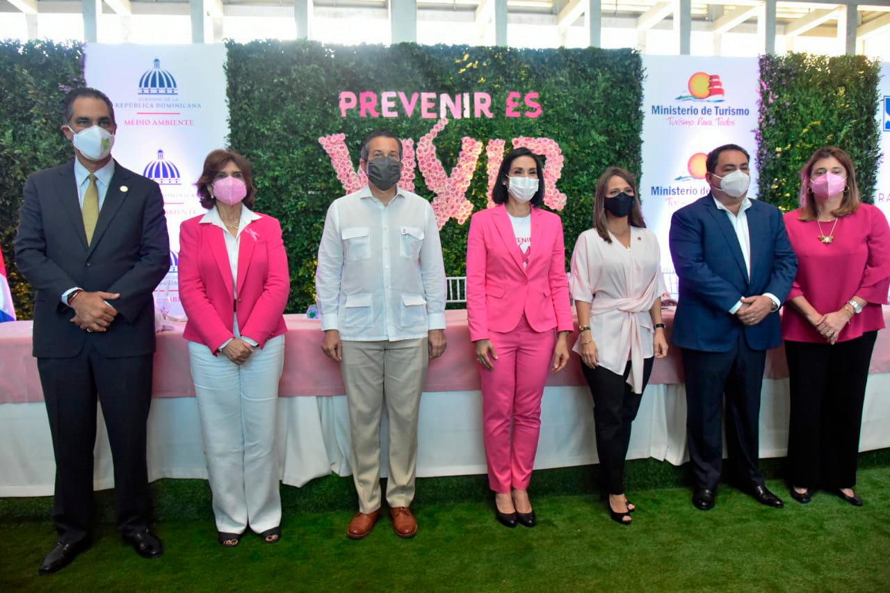 La jornada se realiza en conjunto con la primera dama de la República Raquel Arbaje, el  Ministerio de Salud Pública, el Servicio Nacional de Salud (SNS), y la Fundación Caminantes  por la Vida, así como los Ministerio de Medio Ambiente y Turismo. 