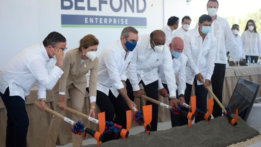 Luis Abinader inicia reconstrucción de muelle en Barahona