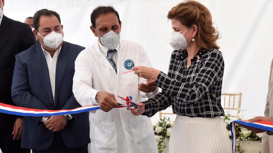 Clínica Cruz Jiminián inaugura laboratorio para procesar pruebas PCR