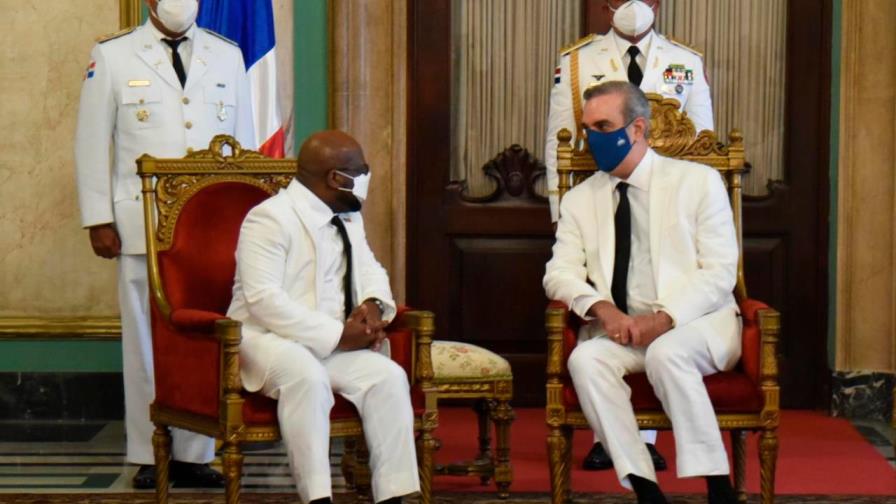 Presidente Abinader recibe cartas credenciales de embajadores