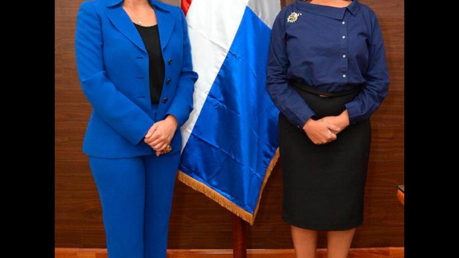 Senadora Raful y viceministra de cooperación internacional discuten fuentes de fondos para equipos técnicos senatoriales Senadora Raful y viceministra de cooperación internacional discuten fuentes de fondos para equipos técnicos senatoriales