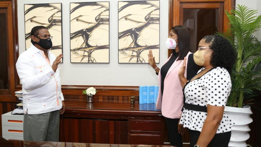 Juramentan a  directoras de los  hospitales Rodolfo de la Cruz Lora y Hacienda Estrella