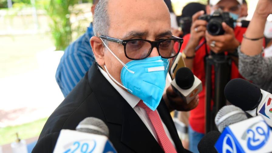 Ministro de Salud y su esposa hospitalizados por COVID-19 Ministro de Salud y su esposa hospitalizados por COVID-19