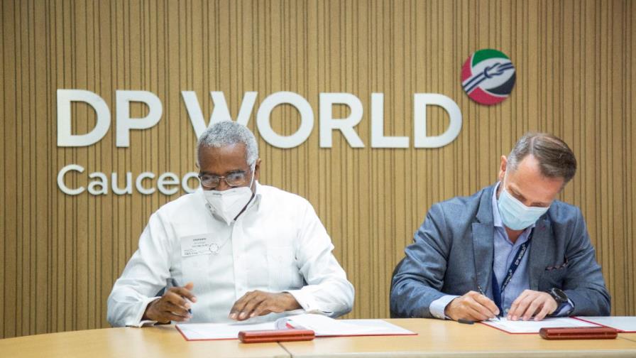 DP World firma acuerdos para desarrollar a profesionales del sector logístico