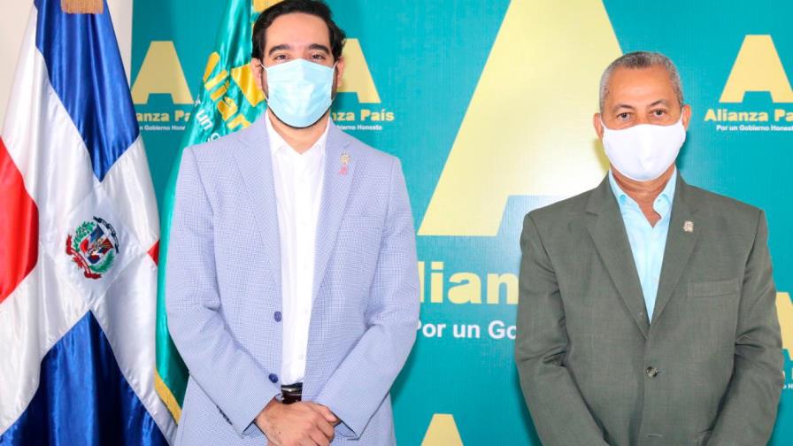 Diputados de Alianza País renuncian al cofrecito