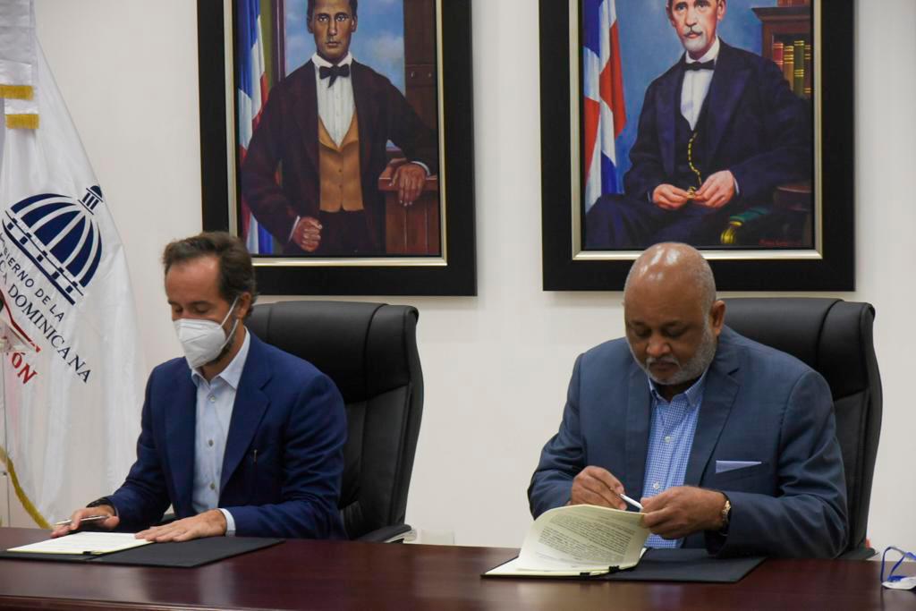 Fulcar renovó un acuerdo marco con Inicia Educación, representada por Antonio Caparrós.