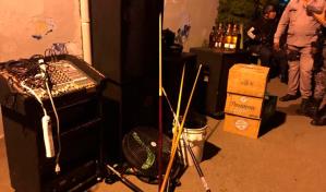 VIDEO | Iglesia por fuera y bar por dentro; apresan a decenas de jóvenes en Santiago 