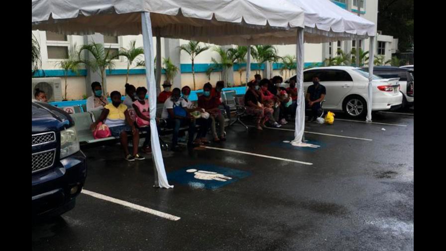 La maternidad La Altagracia abre nuevo horario de visitas e instala carpas para familiares y usuarias La maternidad La Altagracia abre nuevo horario de visitas e instala carpas para familiares y usuarias