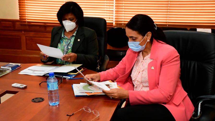 Senadores invitarán a Miriam Germán y a Félix Bautista para debatir proyecto Senadores invitarán a Miriam Germán y a Félix Bautista para debatir proyecto