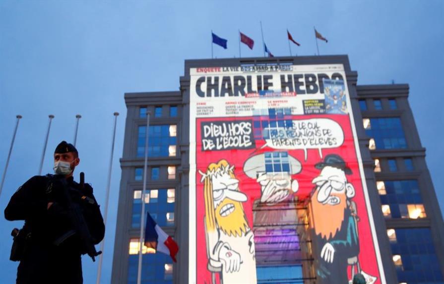 Turquía anuncia medidas legales por caricatura de su presidente en Charlie Hebdo