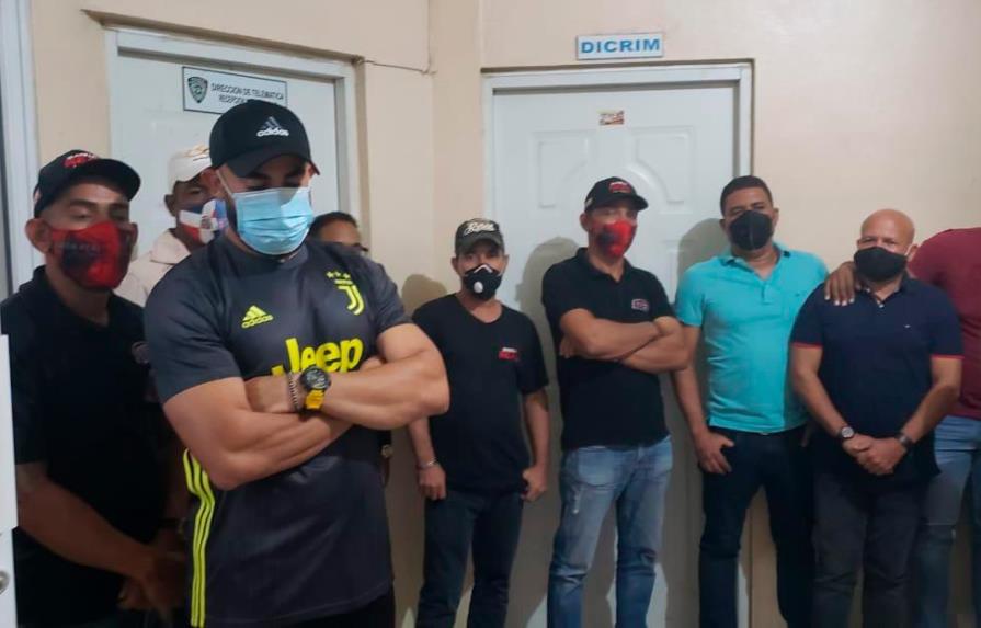 Apresan integrantes de Banda Real durante fiesta clandestina en Santiago