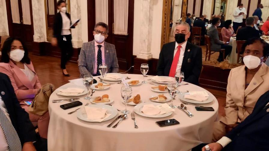 Horas antes de elegir nuevos miembros de la JCE, Abinader se reúne con partidos