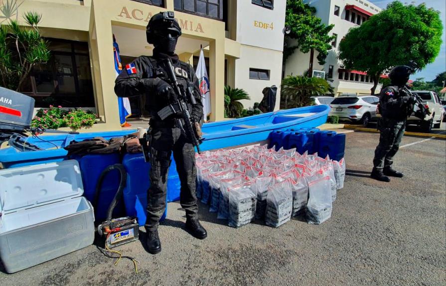 Autoridades ocupan 362 paquetes de droga y apresan dos colombianos en Baní
