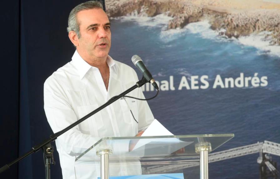 Presidente encabeza acto para construcción de nuevo tanque de gas natural