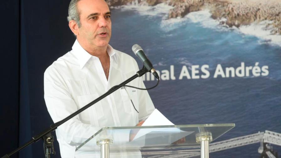 Presidente encabeza acto para construcción de nuevo tanque de gas natural