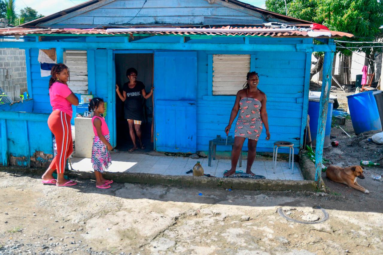 Vanessa Fortunato es gomera, desde los 13 años y junto a su esposo cría a sus hijos.