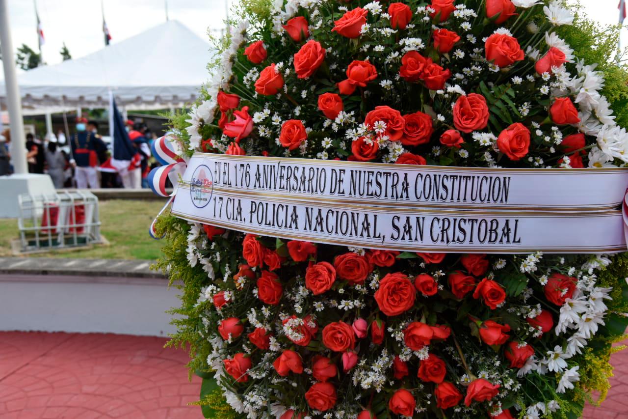 Flores  para conmemorar  el Día de la Constitución.