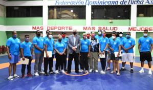 Federación de Lucha inicia cursos regionales de lucha para entrenadores nacionales