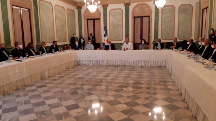 Presidente Abinader se reúne con miembros del episcopado 
